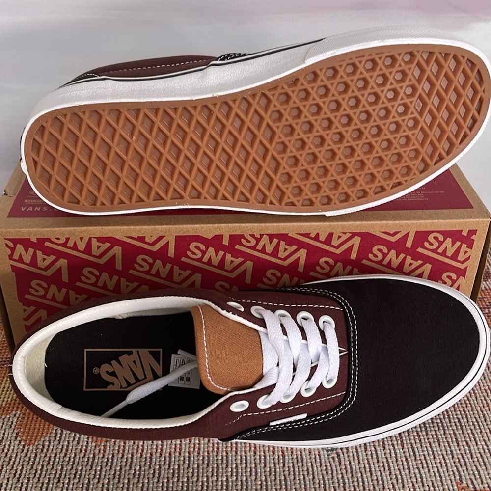 Vans Men’s Era Color Block Black/Brown
VN0005UEYS8
Sneakers - Picture 5 of 16